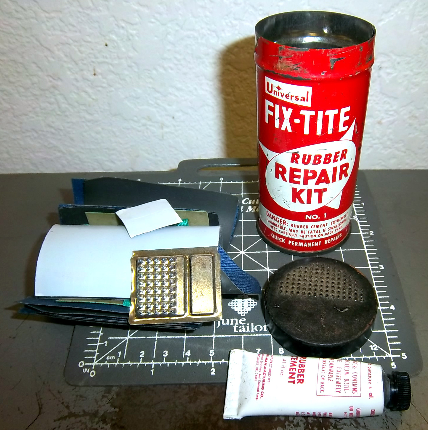 vintage universal FIX TITE tire tube repair kit, metal, great colors