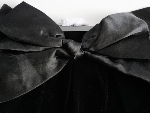 Neiman Marcus - Formal - Black Bow - Velvet - Clutch - Picture 2 of 7