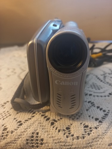 Canon DVD  DC100 Camcorder - Picture 2 of 6
