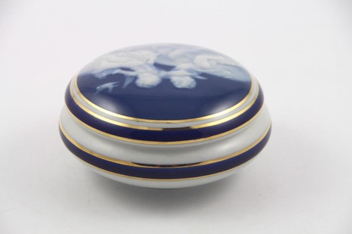 Camille Tharaud Limoges France Round Powder Vanity Dresser Jar Box With Cherubs - Picture 11 of 11