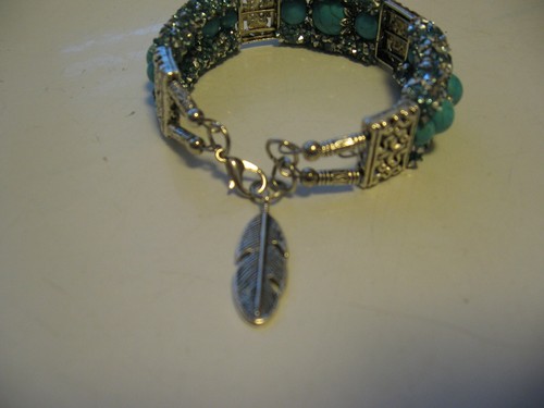 BEAUTIFUL TURQUOISE BRACELET ABOUT 8" LOSBSTER CLAW CLASP WITH FEATHER BRAND NEW - Picture 4 of 4