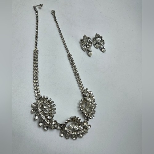 Conjunto de collar pendientes de diamantes de imitación transparentes años 50 conjunto de joyas tono plata Demi Parure - Imagen 2 de 11