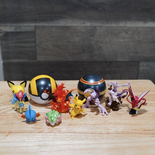 Lote de Juguetes Pokémon con Figura Mewtwo Colección Super Premium y Gyarados Brillantes - Imagen 4 de 16