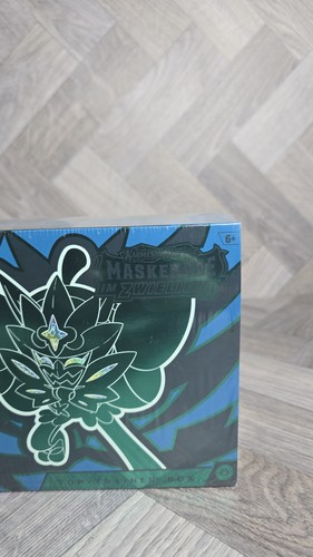 Pokémon TCG „Karmesin & Purpur – Maskerade im Zwielicht“ Top Trainer Box - Bild 2 von 6