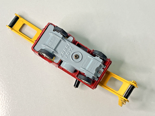 Corgi Toys No. 64 Working Conveyor on Forward Control Jeep - Picture 8 of 8
