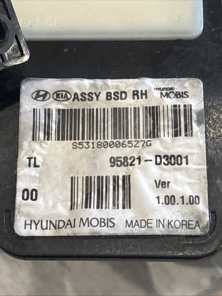 2015-2018 HYUNDAI TUCSON SENSOR DE PONTO CEGO DIREITO + chicote de fios + suporte OEM 95821-D3001 - Imagem 2 de 4