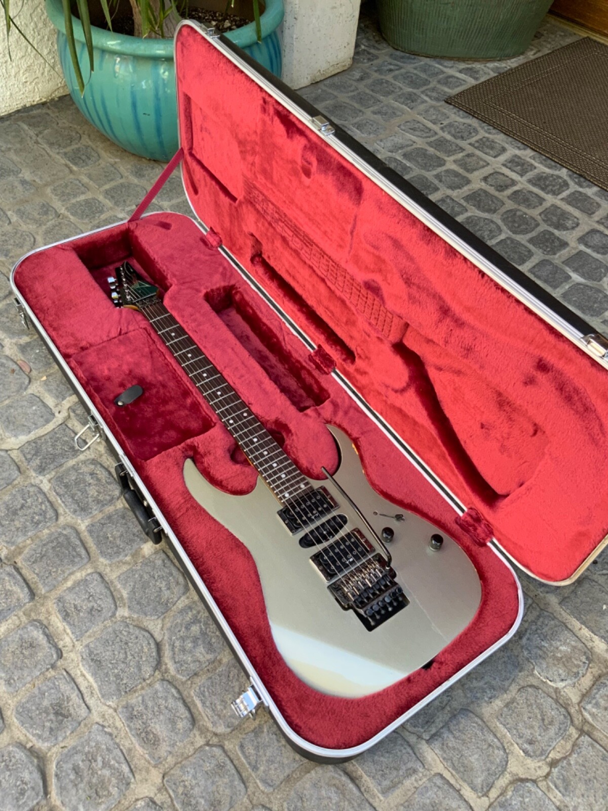 ibanez prestige hard case