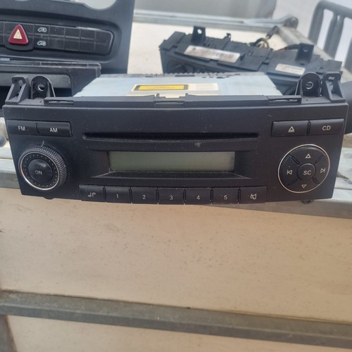 Amaturenbrett "Mittelteil" mit Radio, VW Crafter / BJL - Bild 3 von 9