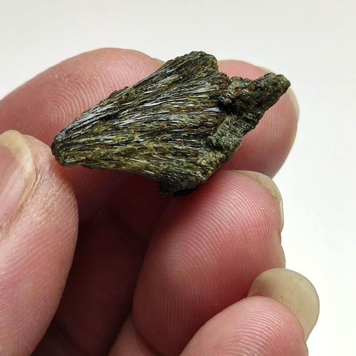 15g/3pcs Beautiful Natural Epidote Crystal Cluster Specimen , Pakistan 0048 - Picture 5 of 12