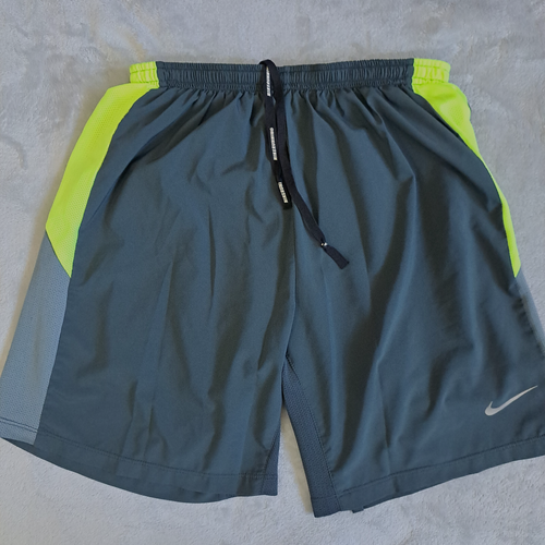 Nike Running Shorts Boys Medium Gray Lined Dri Fit Elastic Waist Drawstring Logo