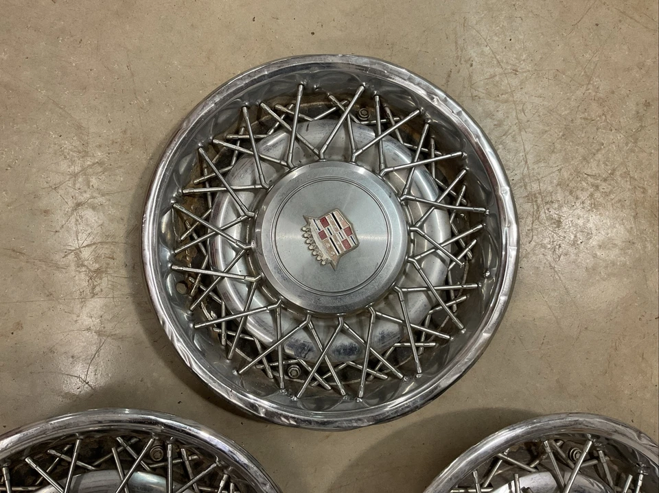 Cadillac Calais 1975-1984 15” ruedas de alambre lote de 3 TR180 Foto 4 de 4