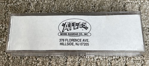 Atlas Model Train N Scale 50' Flat Car with Stakes Great Northern #3807 - New - Picture 2 of 4