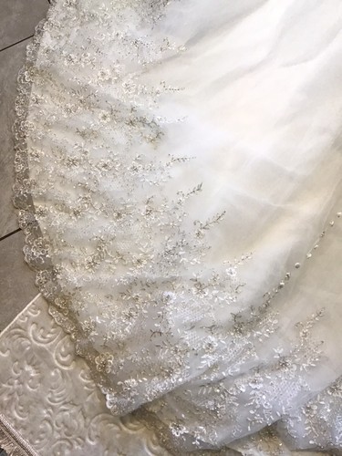Allure Bridal Wedding Ball Gown Beaded Lace Tulle Long Train Size 10 - Picture 11 of 12