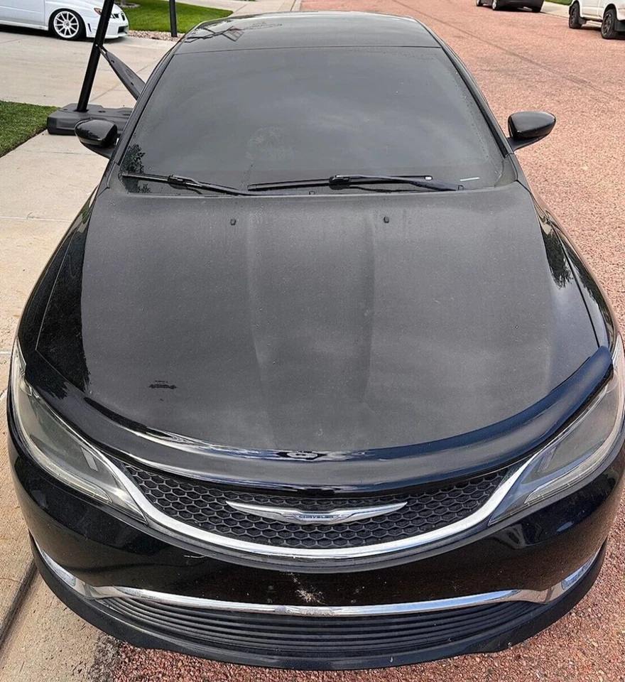 Protector protector contra insectos de humo Husky CarFlector atornillable para Chrysler 200 2015-2017 Foto 2 de 4