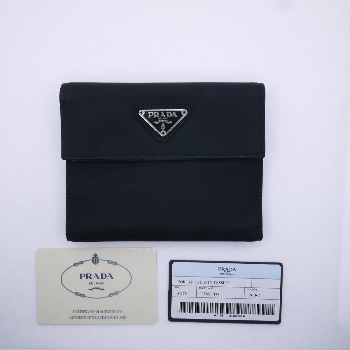 折りたたみ財布 PRADA BLACK RE-NYLON WALLET WITH LOGO TRIANGLE PRADA Triangle Logo Plate Nylon Tri-Fold Wallet Black Retro