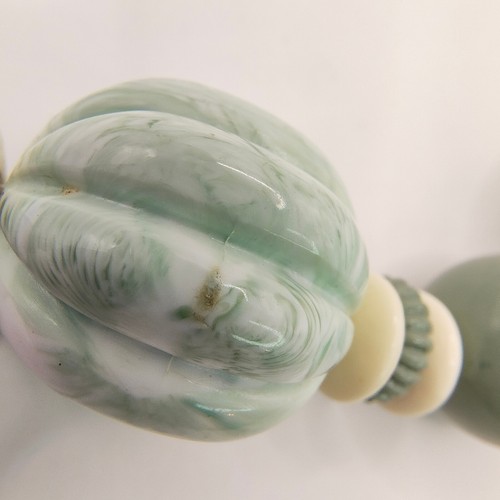 Collar de Cuentas Acrílicas Avon 1988 Ráfaga de Primavera Manzana Jade Verde Largo 29" De Colección - Imagen 16 de 24
