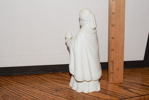 Avon Collectibles White Porcelain Nativity Figurine Wiseman ~ Balthasar 1982 - Picture 2 of 3