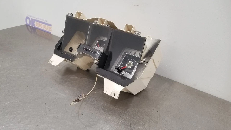 76 LINCOLN CONTINENTAL MARK IV CARTIER VELOCÍMETRO CUADRO DE INSTRUMENTOS D2LF-10848 Foto 3 de 4