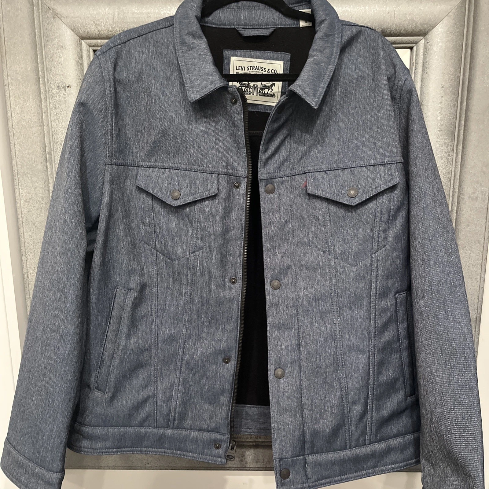 levis soft shell jacket Large
Opens in a new window or tab