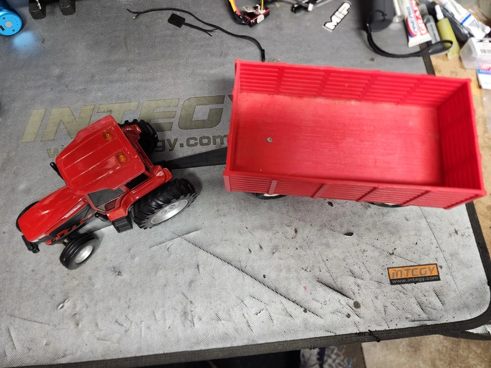 2001 Maisto Hasbro TONKA Plastic/Diecast 510 Toy Tractor IH JLE ERTL Trailer - Image 4 of 4