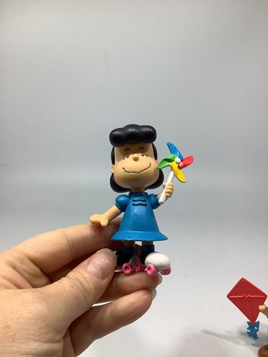 Peanuts Collector’s Figure Set Lot Of 4 Figures Charlie Brown Linus Sally Lucy - Picture 6 of 10
