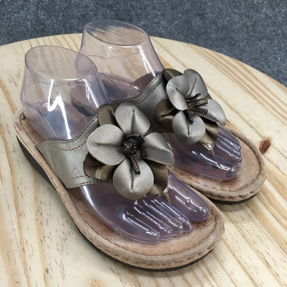 Sandalias artesanales Clarks para mujer 7,5 M informales sin cordones tanga de cuña cuero dorado Foto 3 de 4