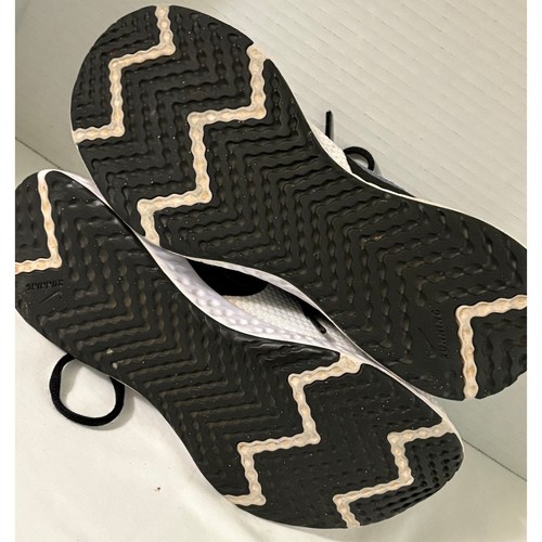 Nike Revolution 5 Laufschuhe - BQ3207-102 weiß mit schwarz/lila/blau - Größe 7 - Bild 6 von 7