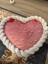 Almohada decorativa en forma de corazón rosa Sweet Treat Cupcakes and Cashmere™