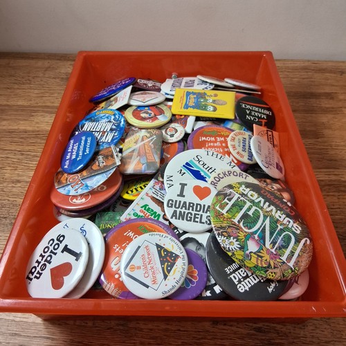 Pin Back Buttons Lot Of 153 Political-Movies-Restaurants-Shopping-Advertising - Picture 9 of 9