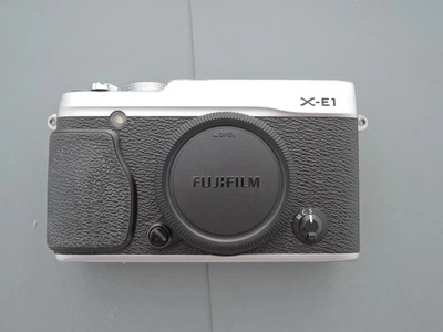 FUJI FUJIFILM FUJINON X-E1 Kamera silber - Bild 1 von 4
