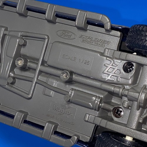 Maisto Ford Explorer Sport Trac Special Edition 1/25 & 1:24 rot BMW Z28 Menge 2 - Bild 21 von 22