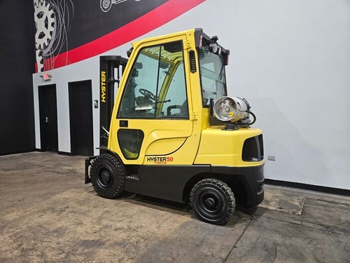 2013 HYSTER H50FT 5000LB 3 STAGE PNEUMATIC LPG FORKLIFT STK 15404 - Picture 2 of 13