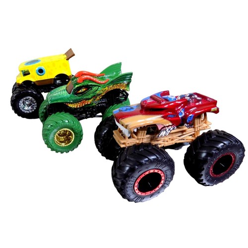 Hot Wheels Monster Trucks 1:64 Lot of 7 Grave Digger, Sponge Bob, MaxD and more - Picture 4 of 11