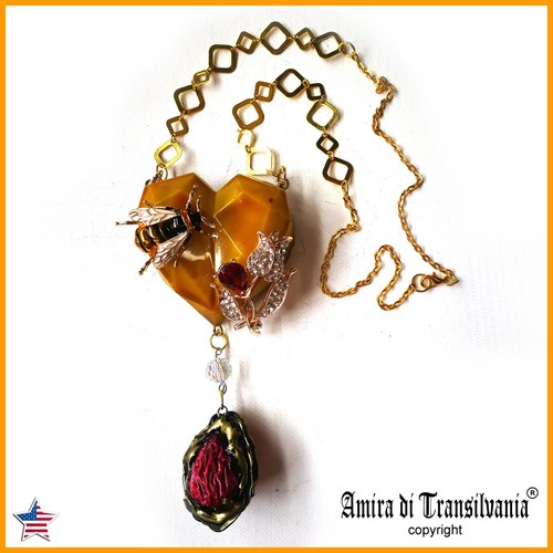 Luxury Jewellery Woman Necklace Elegant Design Honey Bee Nest Heart Flower Charm