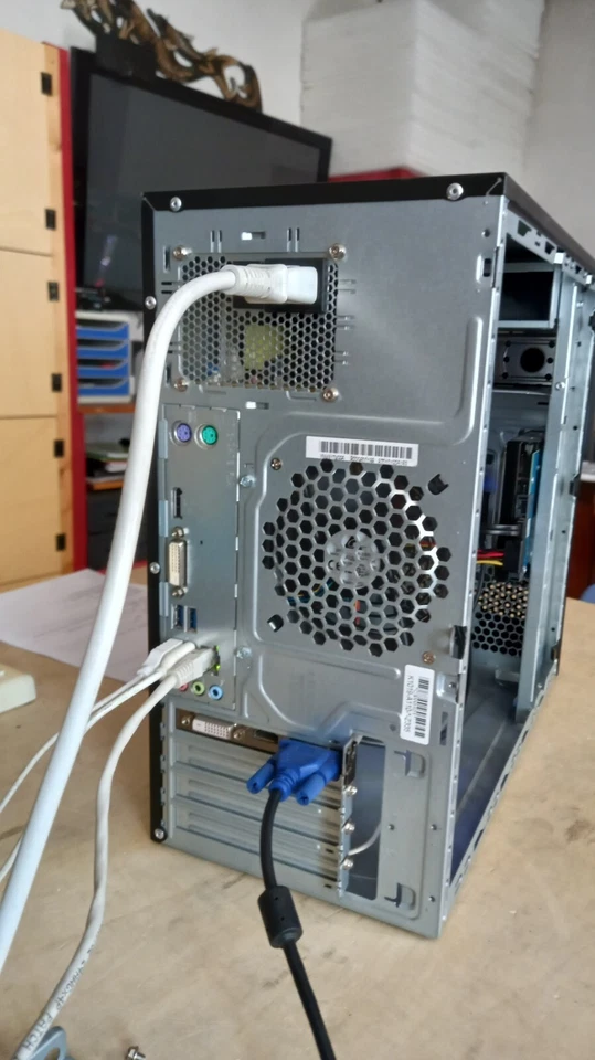 Fujitsu Esprimo P556 E85+ Intel Core i5 6400- 2,70GHz - 4GB DDR4-240GB SSD WIN11 - Immagine 4 di 4