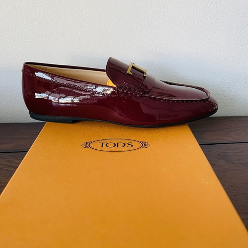 Tod's XW20C0CX50OW0R821 Mocasín Cuero Granate Patente Zapato con T latón, Talla 40 - Imagen 10 de 16