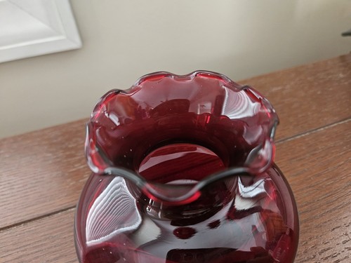 Vintage Anchor Hocking Ruffle Glass Bud Vase Ruby Red - Picture 2 of 10