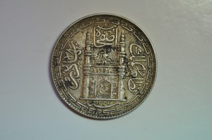 mw10282-India-Hyderabad-Silver-Rupee-AH1342-13-1923-AD-Y-53a
