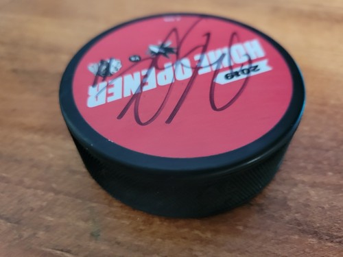 BRENDAN PERLINI #11 Autograph signed CHICAGO BLACKHAWKS Official NHL hockey puck - Picture 6 of 14