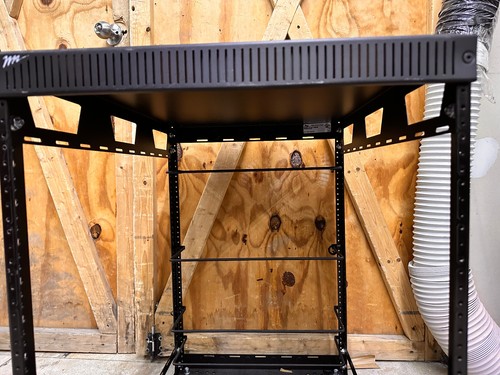 Middle Atlantic 14 RU Slim 5 Series 19-1/8" Rack Ancho, 26" Profundo 14 Espacio - Imagen 4 de 10