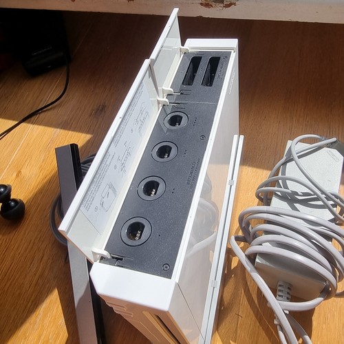 Console Nintendo Wii Bianca modello RETROCOMPATIBILE GameCube - Foto 3 di 5