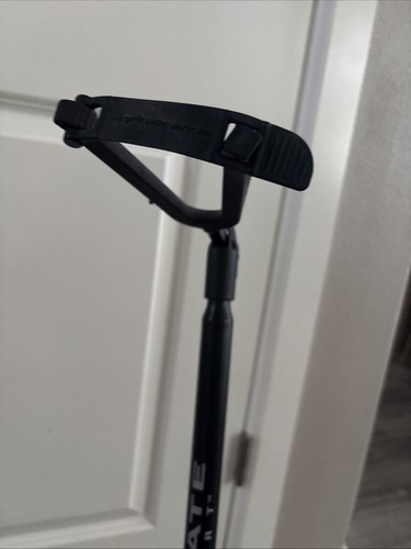 Ultimate Support GS-200 Genesis Guitar Stand with Locking Legs - Picture 2 of 6