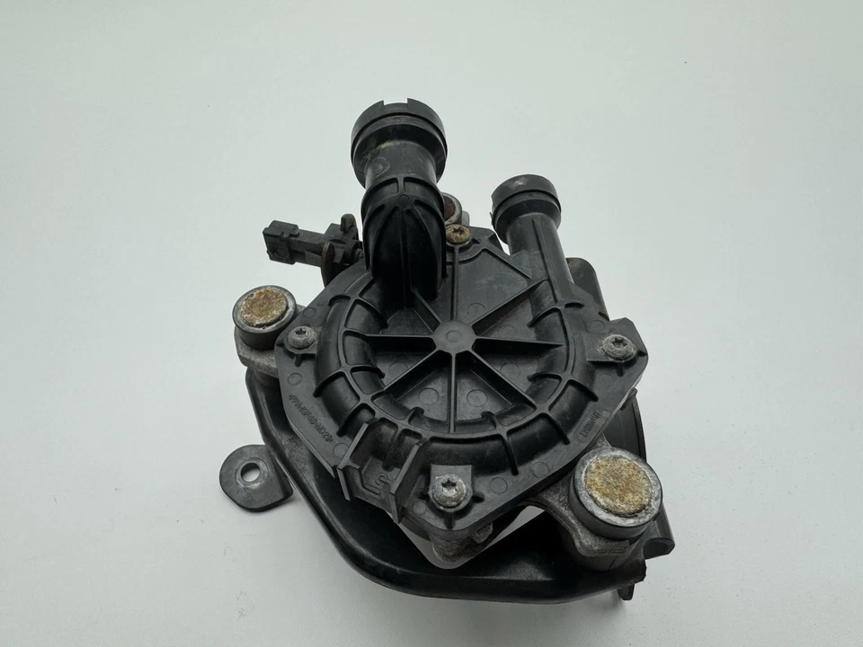 Bomba de inyección de aire 12-15 Chevrolet Volt 2014-2016 Cadillac ELR AA 117438 Foto 2 de 4