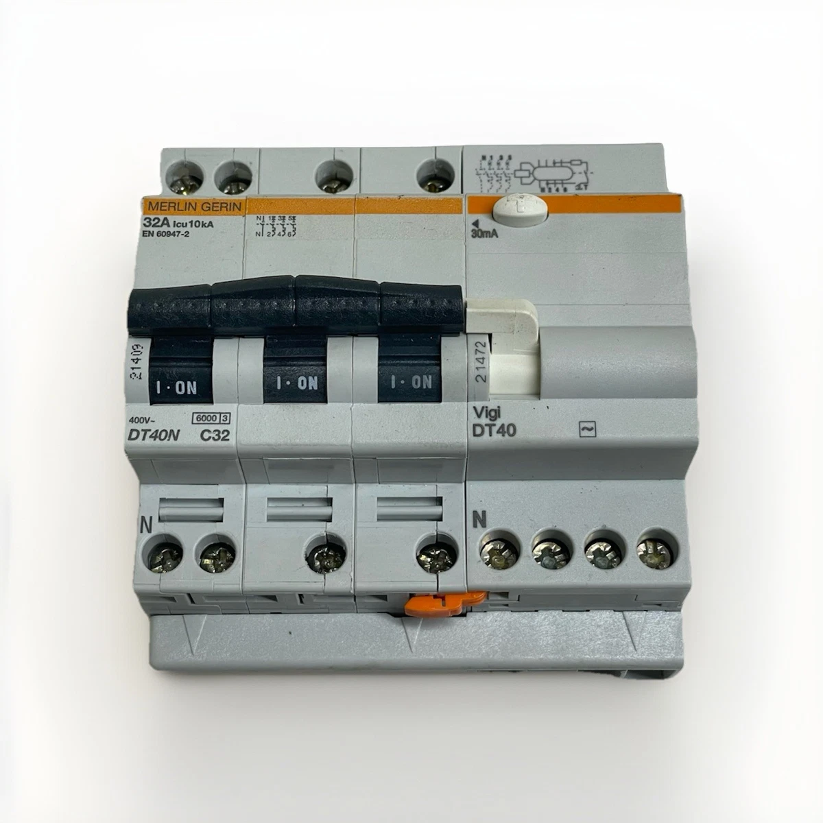 Lot Disjoncteurs Merlin Gerin 3 D’Clic 16A + DT40 32A + ViGI – Occasion