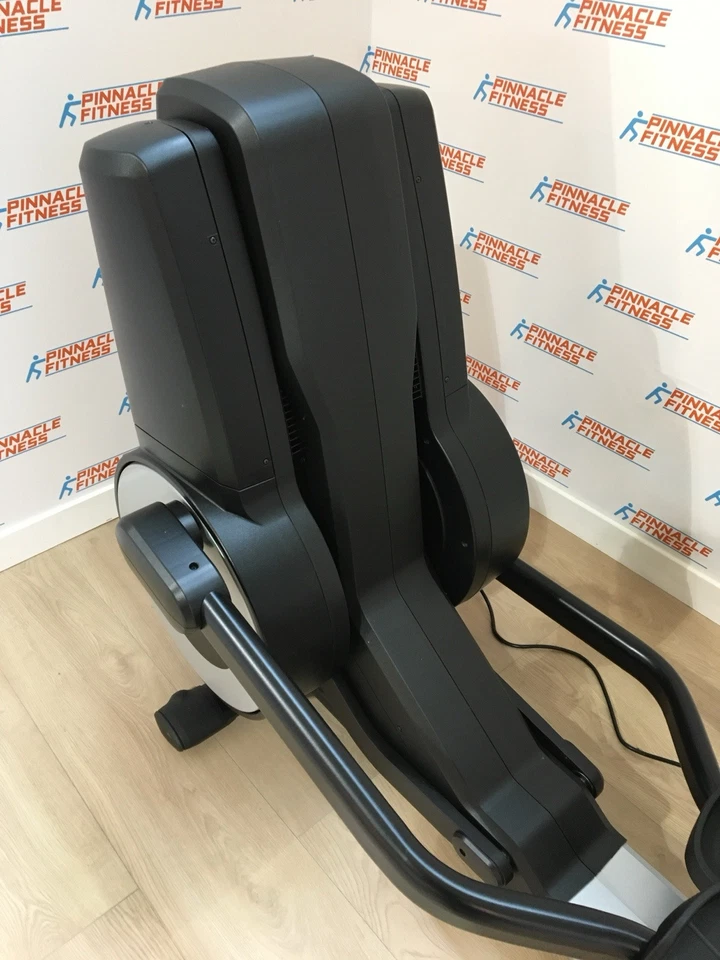 Life Fitness 95X Elevation Cross Trainer With Discover SE Console Silver Edition - Image 4 of 4