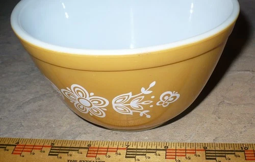 PYREX Y Butterfly Gold Glass Mixing Bowl Retro Vintage Decorative / 401