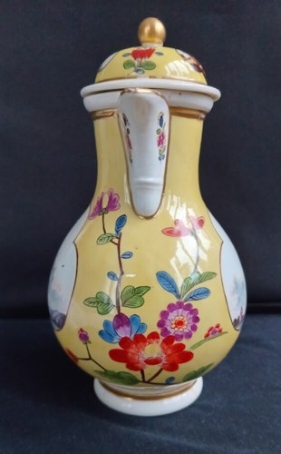 Meissen Porcelain Kauffahrtei Scene Coffee Pot with Kakiemon Flowers, Circa 1740 - Picture 18 of 22