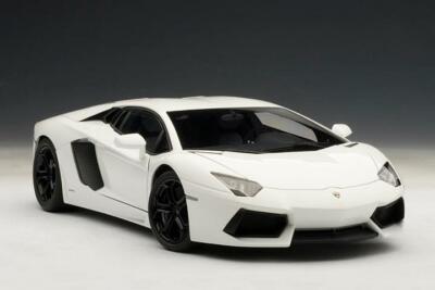 AUTOart Aventador LP700-4 ホワイト 1/18 1/18 AUTOart Lamborghini Aventador LP750-4 SV (Bianco