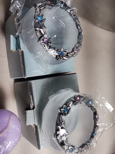 2 PartyLite P7276 Hydrangea Wreath Tealight Votive Frosted Glass Candle Holders - Picture 4 of 6