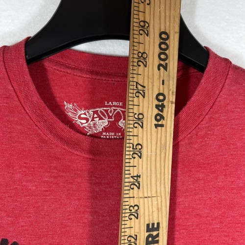 Savvy Where’s Waldo L Tee Shirt #KEEPLOOKING Red Shirt - Picture 4 of 7